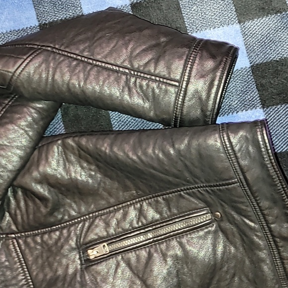 Calvin Klein. Faux-leather. Faux-fur Liner. Heavyweight. Motorcycle-style. Large - Picture 5 of 15